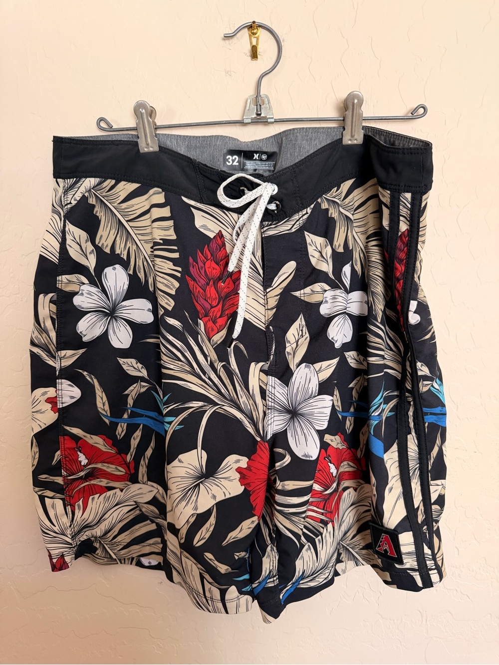 Hurley x ’47 Arizona Diamondbacks Tropical Floral Board Shorts Size 32